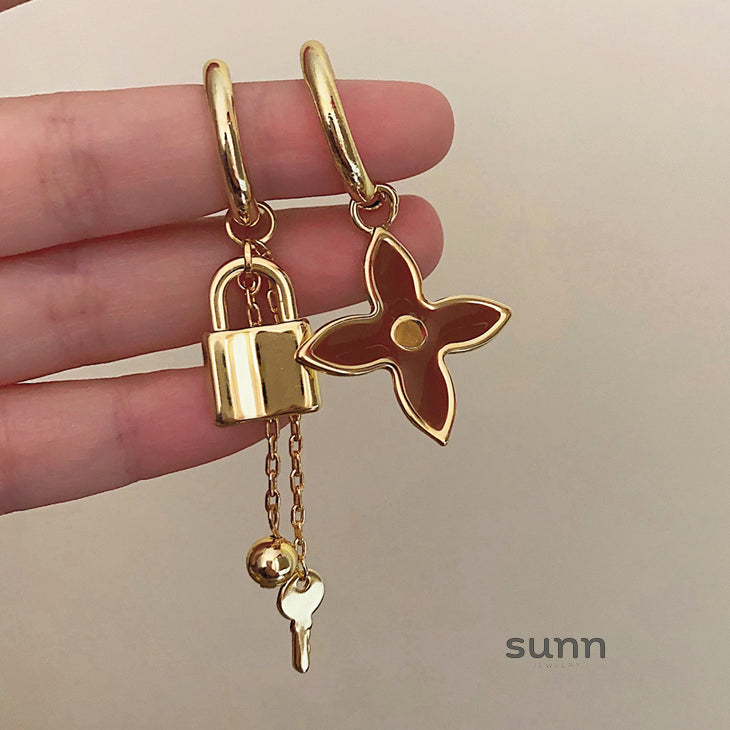 Ailish Asymmetric Key Lock Earrings [CB59H5FK]