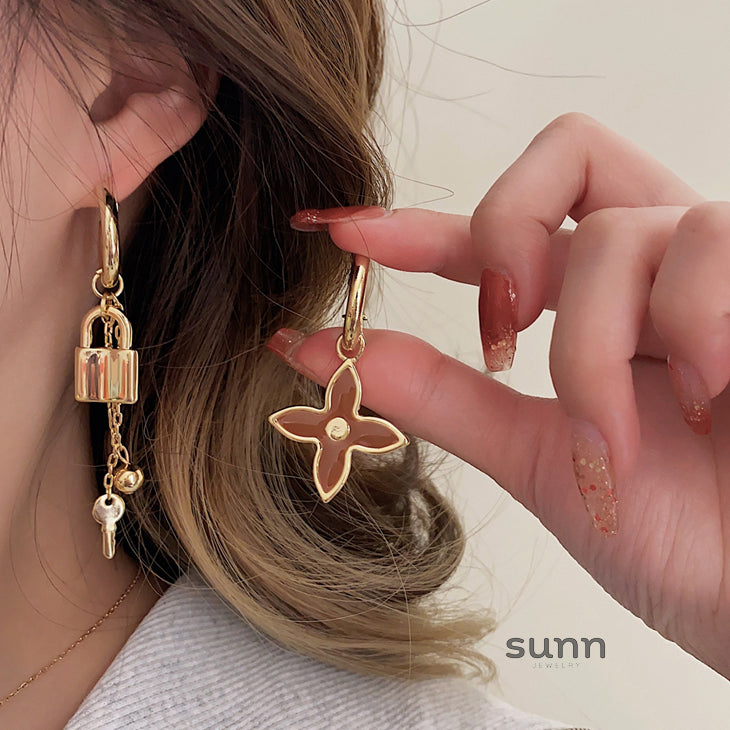 Ailish Asymmetric Key Lock Earrings [JMB3N6OC]