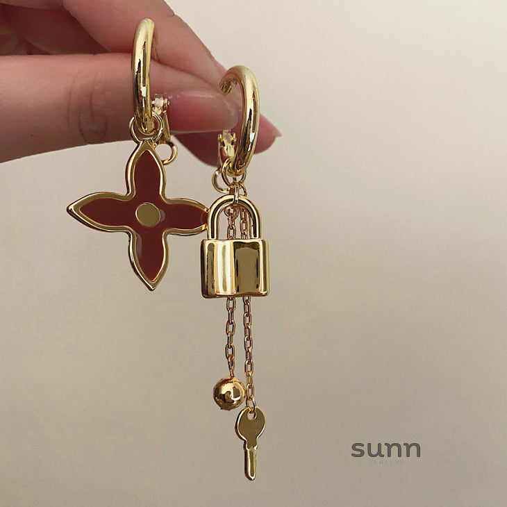 Ailish Asymmetric Key Lock Earrings [WNRH3ZJQ]