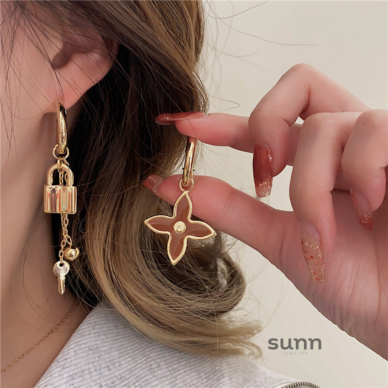 Ailish Asymmetric Key Lock Earrings [6033PJ2G]