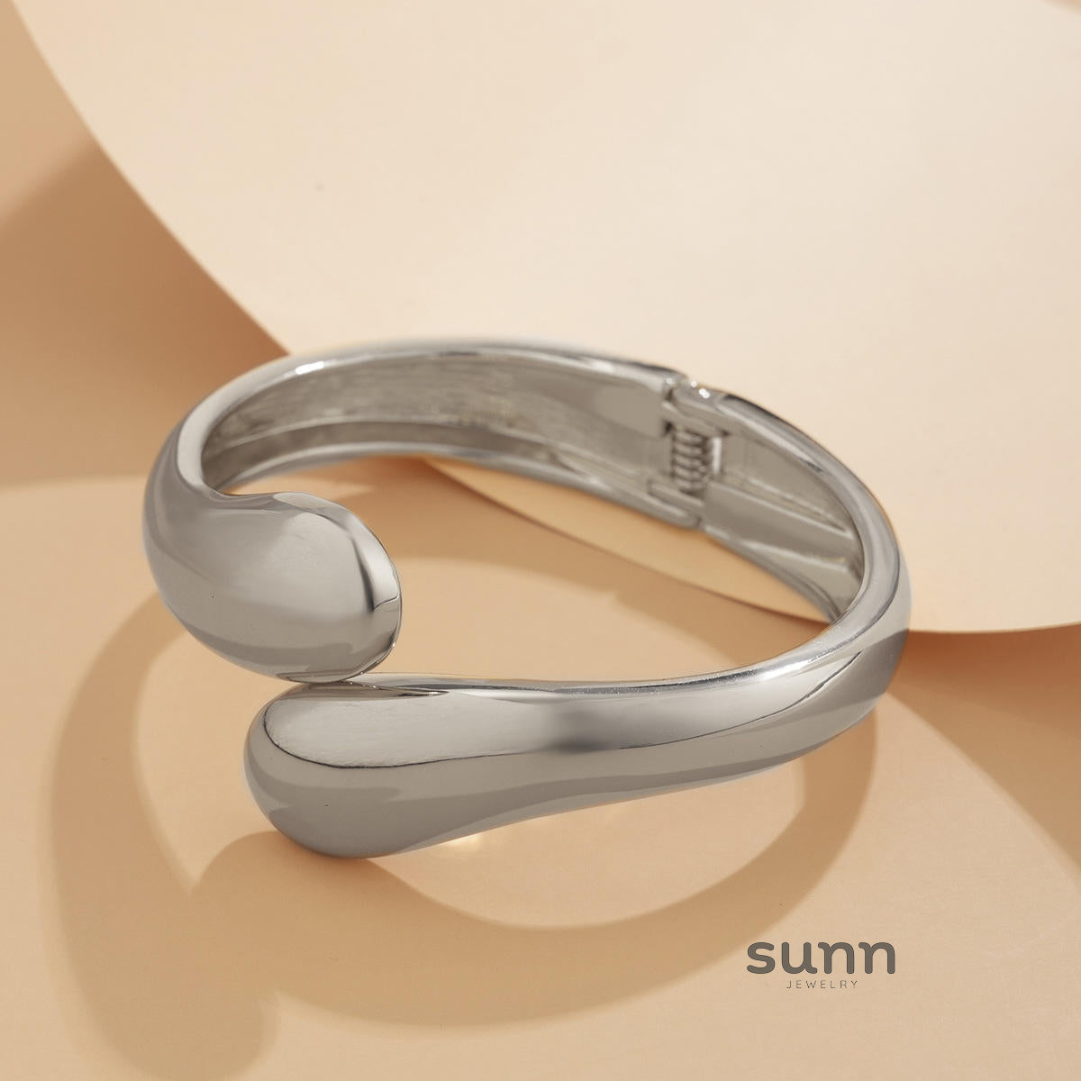 Ailynn Asymmetrical Pleated Metal Bracelet [2AJ7AXSX]