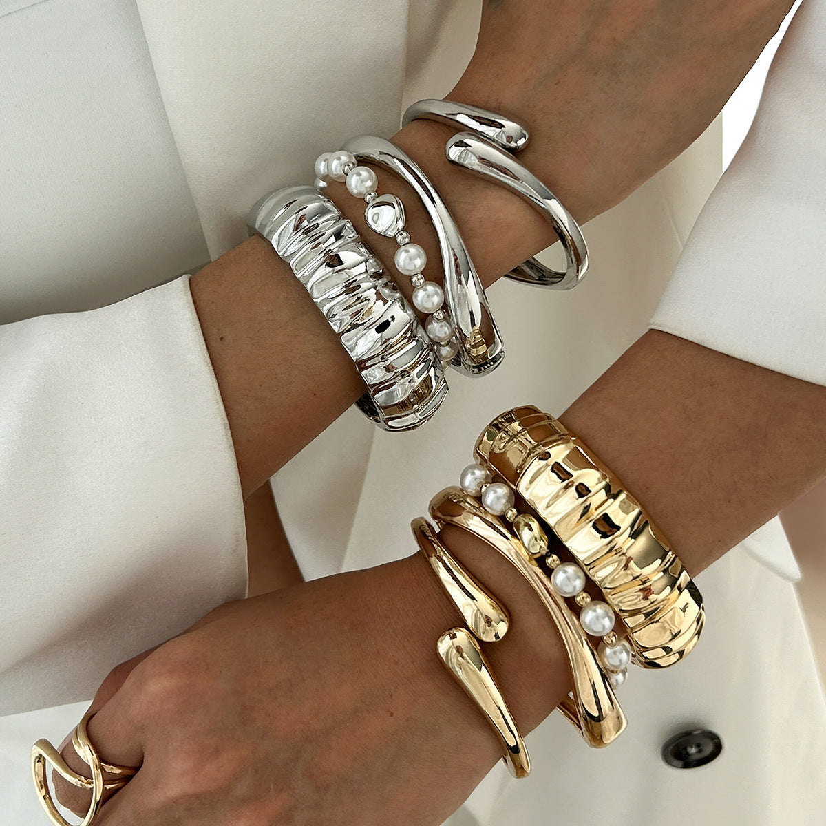 Ailynn Asymmetrical Pleated Metal Bracelet [ZY37WNLF]