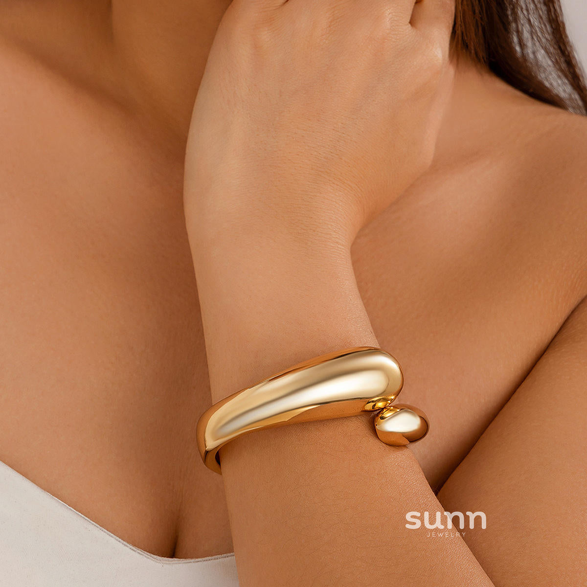 Ailynn Asymmetrical Pleated Metal Bracelet [06PB5BGS]