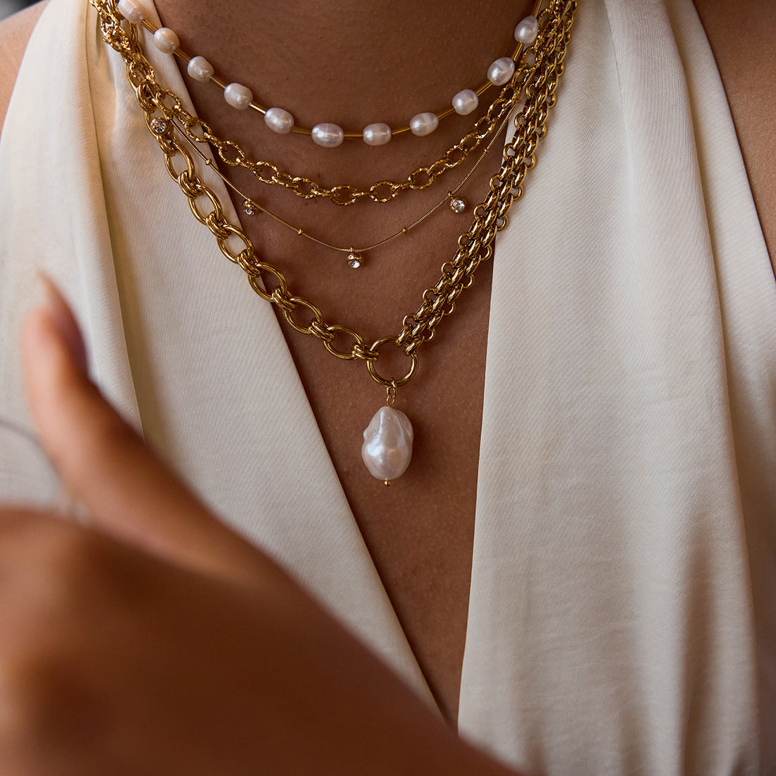 Ainara Delicate Pearl Necklace [MCNWSWFE]