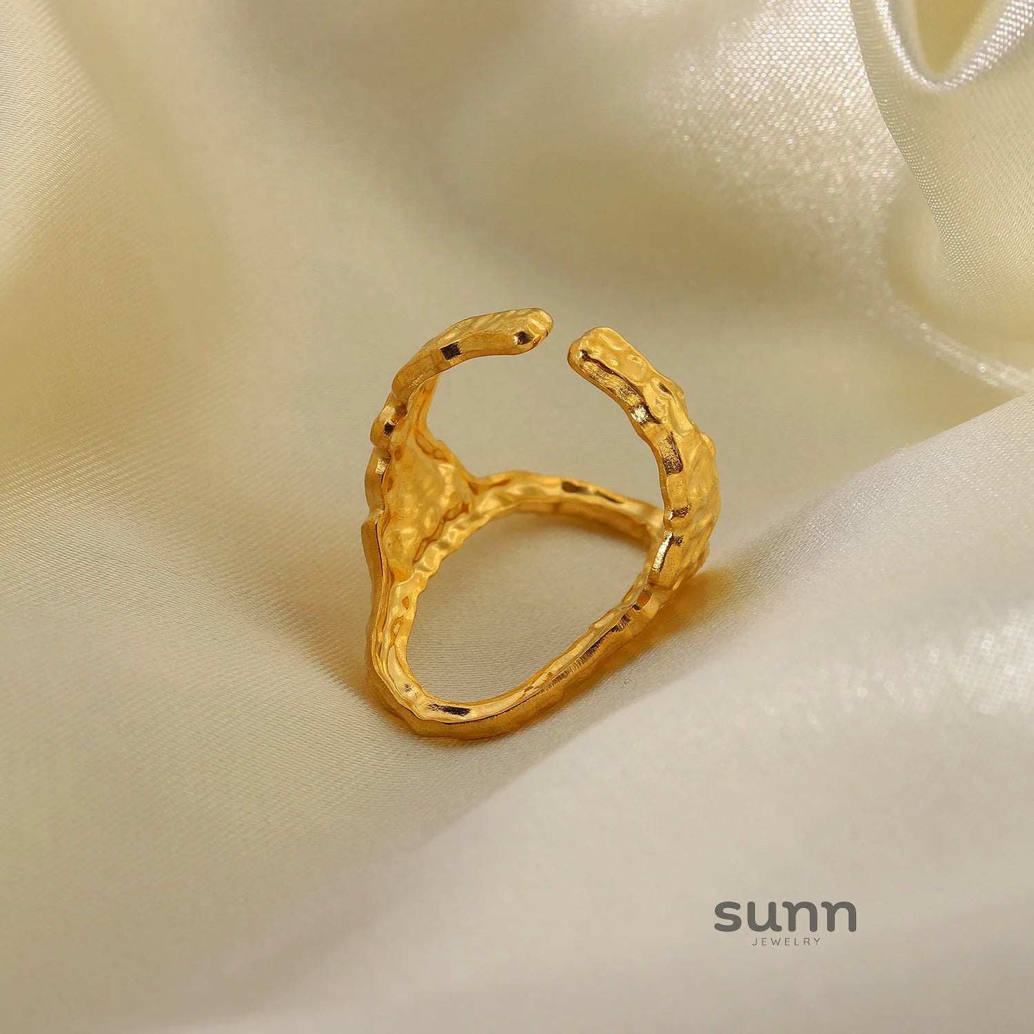 Ainara Hammered Oval Ring
