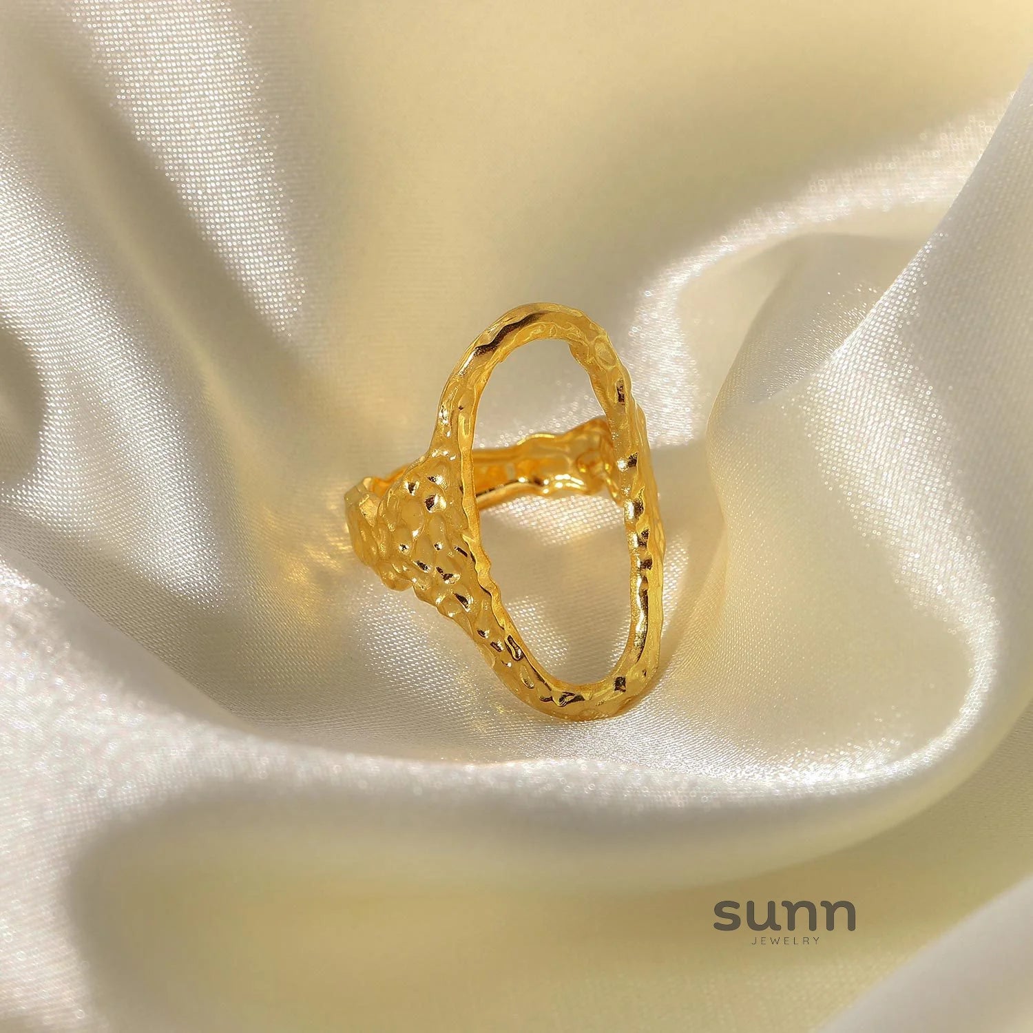 Ainara Hammered Oval Ring