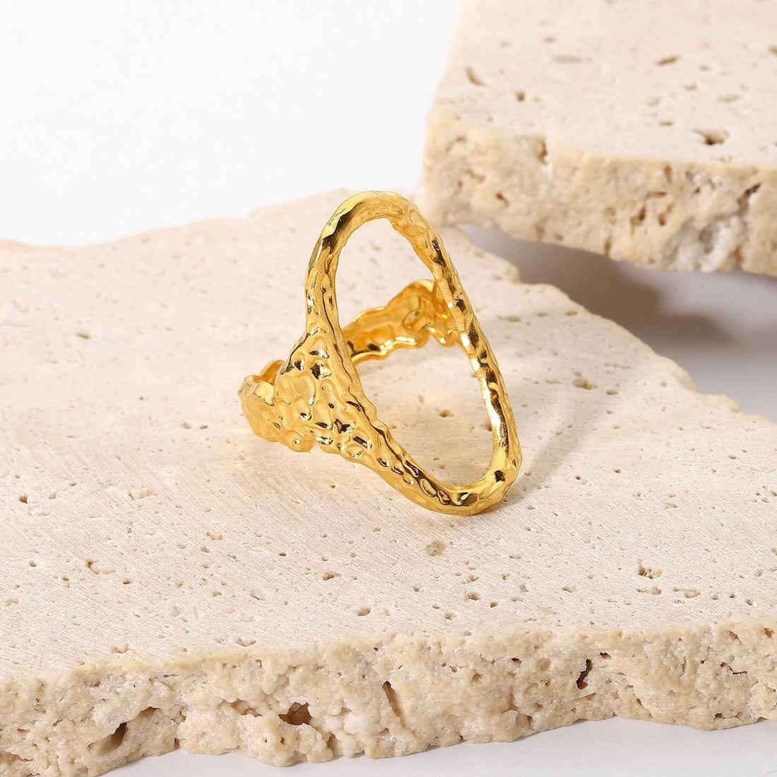 Ainara Hammered Oval Ring