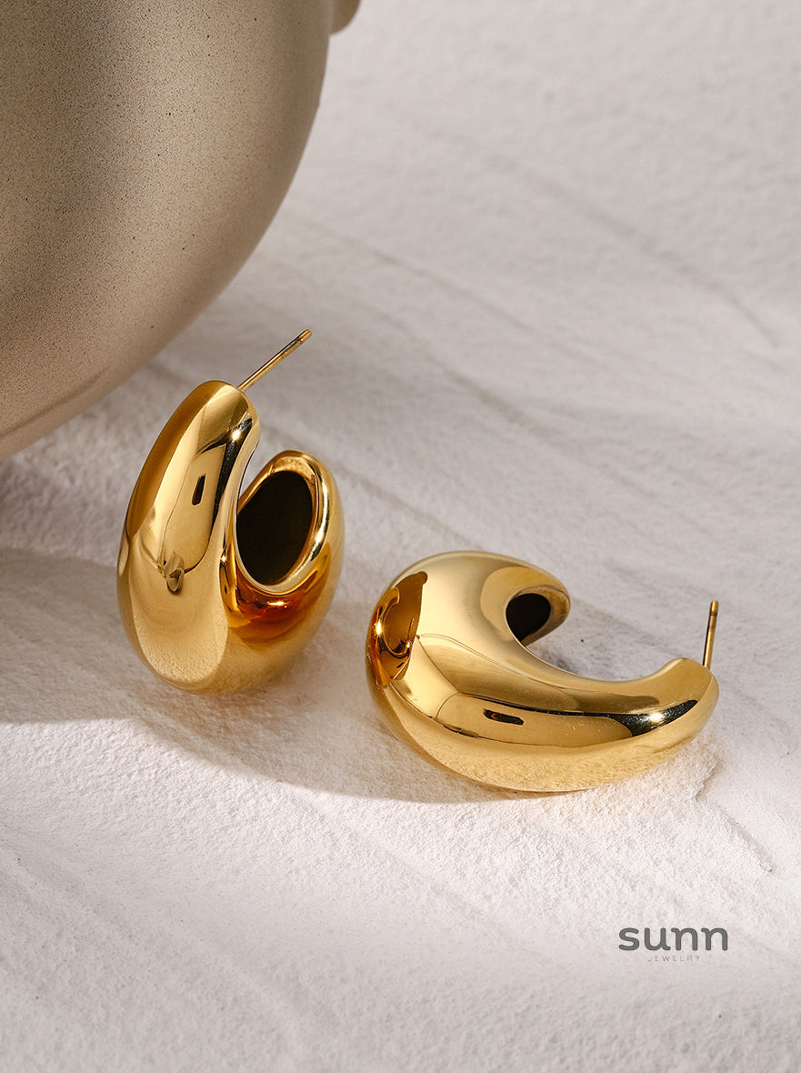 Ainslee Gold Asymmetric Hoop Earrings [3D54XIAX]