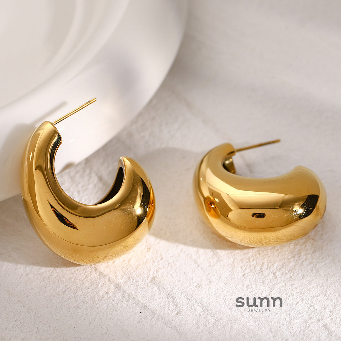 Ainslee Gold Asymmetric Hoop Earrings [QSIYY8UC]