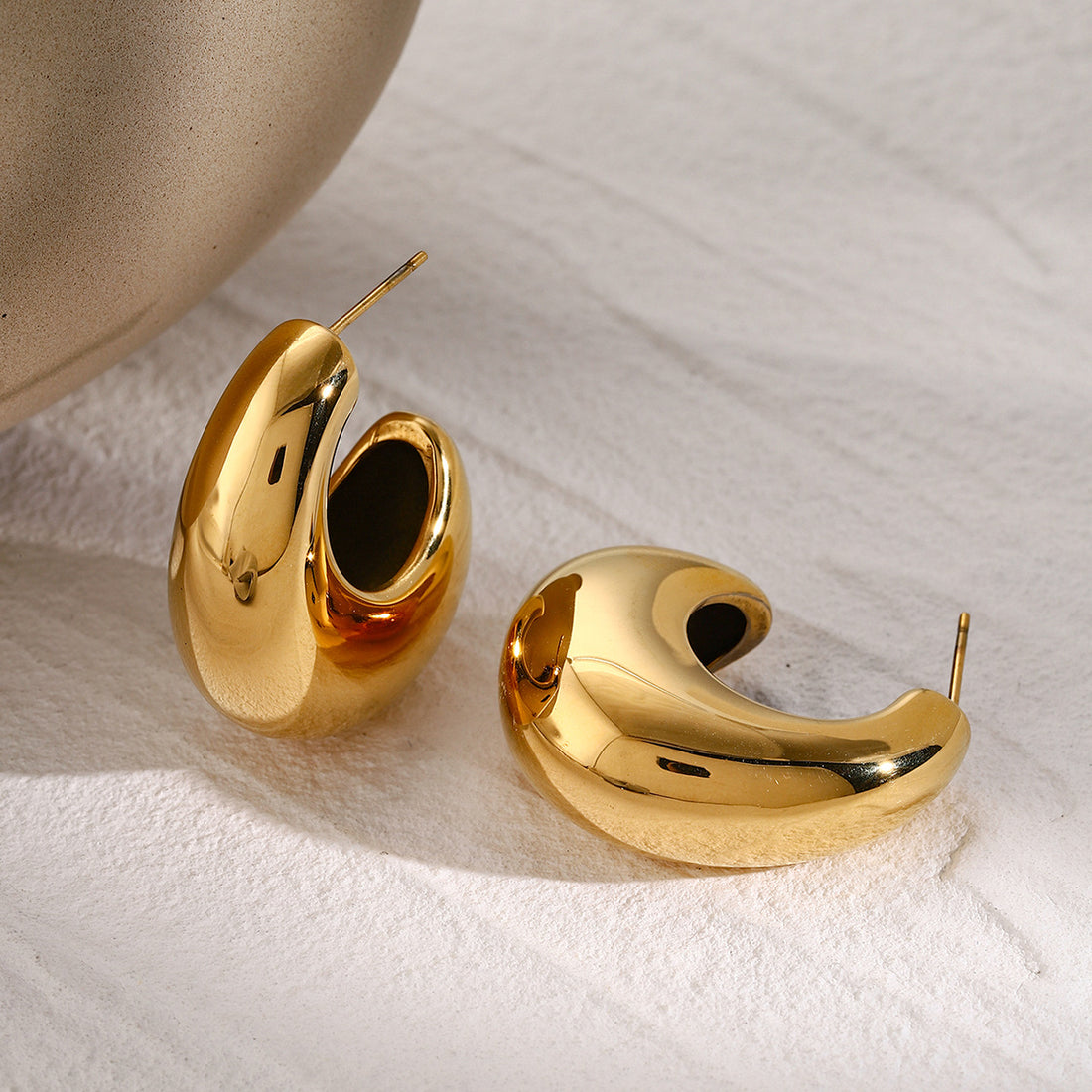 Ainslee Gold Asymmetric Hoop Earrings [QSIYY8UC]
