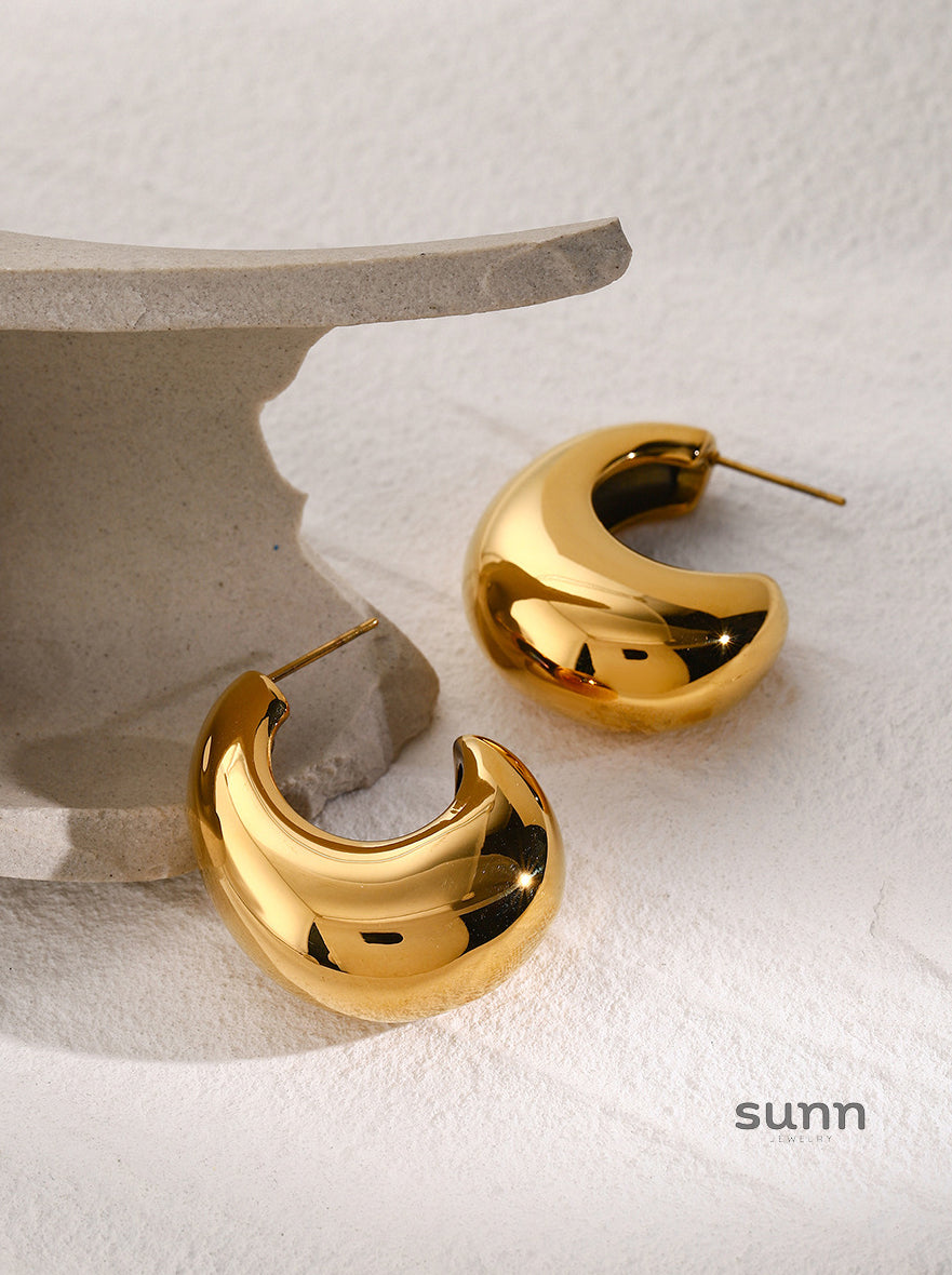 Ainslee Gold Asymmetric Hoop Earrings [UR3Z7JTJ]