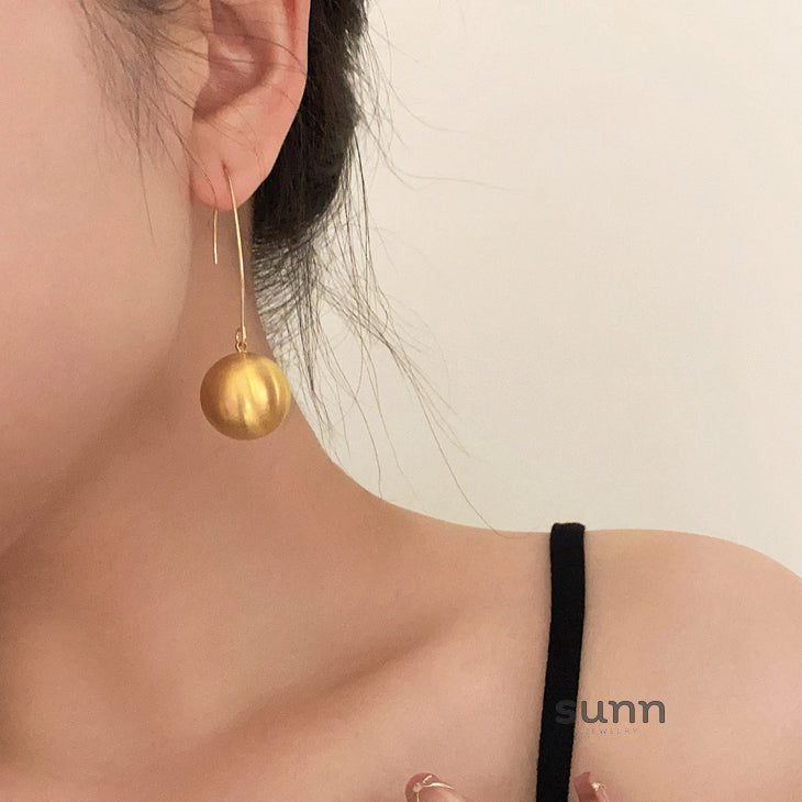 Ainsleigh Gold Sphere Earrings [V9YVK70V]