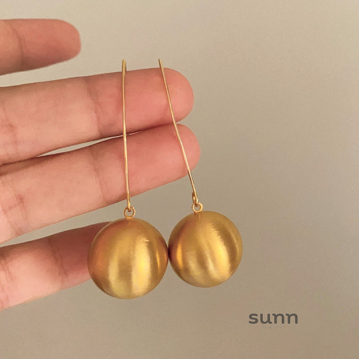 Ainsleigh Gold Sphere Earrings [5U8YSQVN]