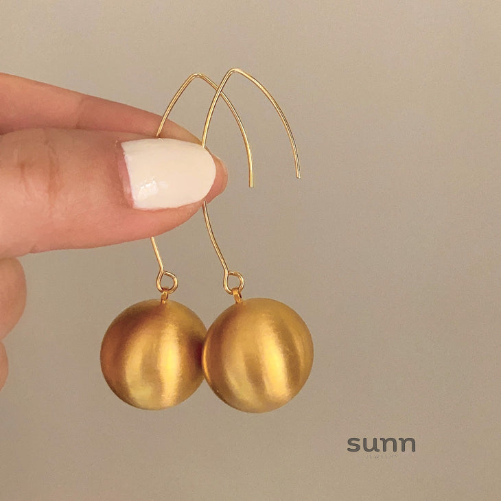 Ainsleigh Gold Sphere Earrings [FSY5LCUZ]