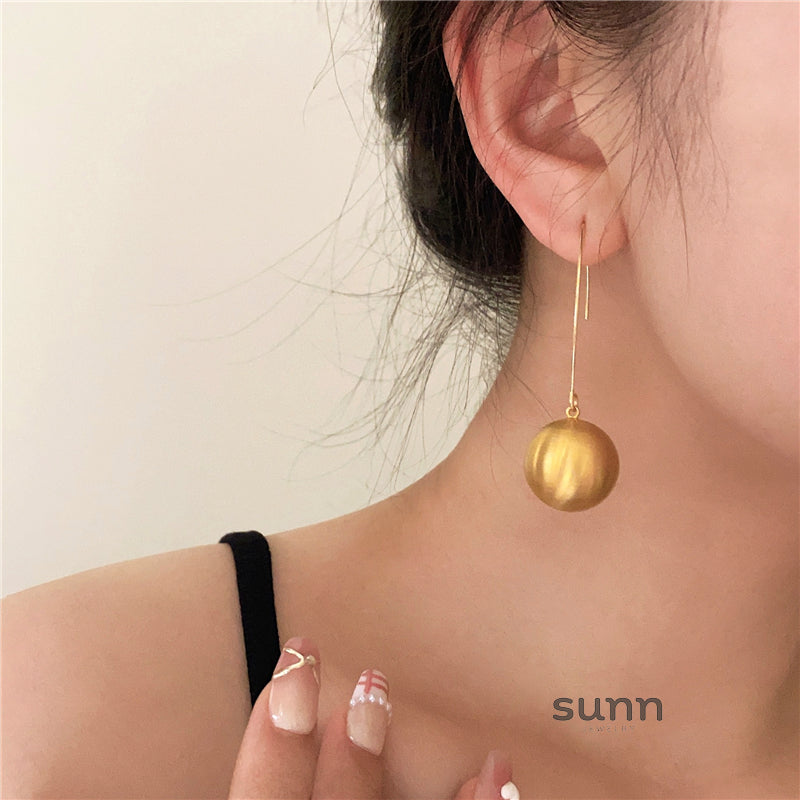 Ainsleigh Gold Sphere Earrings [LBQJI43B]