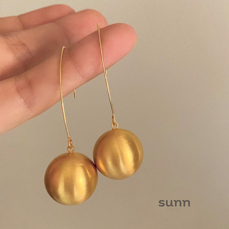 Ainsleigh Gold Sphere Earrings [LMNZKOW1]