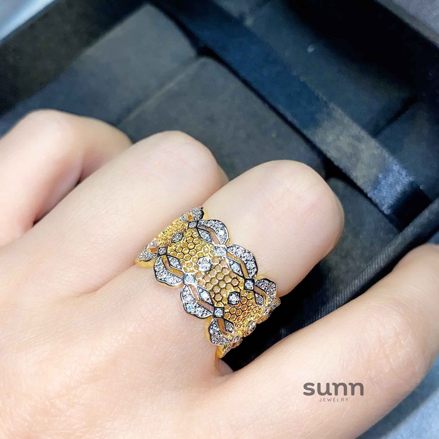 Ainsley Lace Pearl Ring [FR58FQ1N]