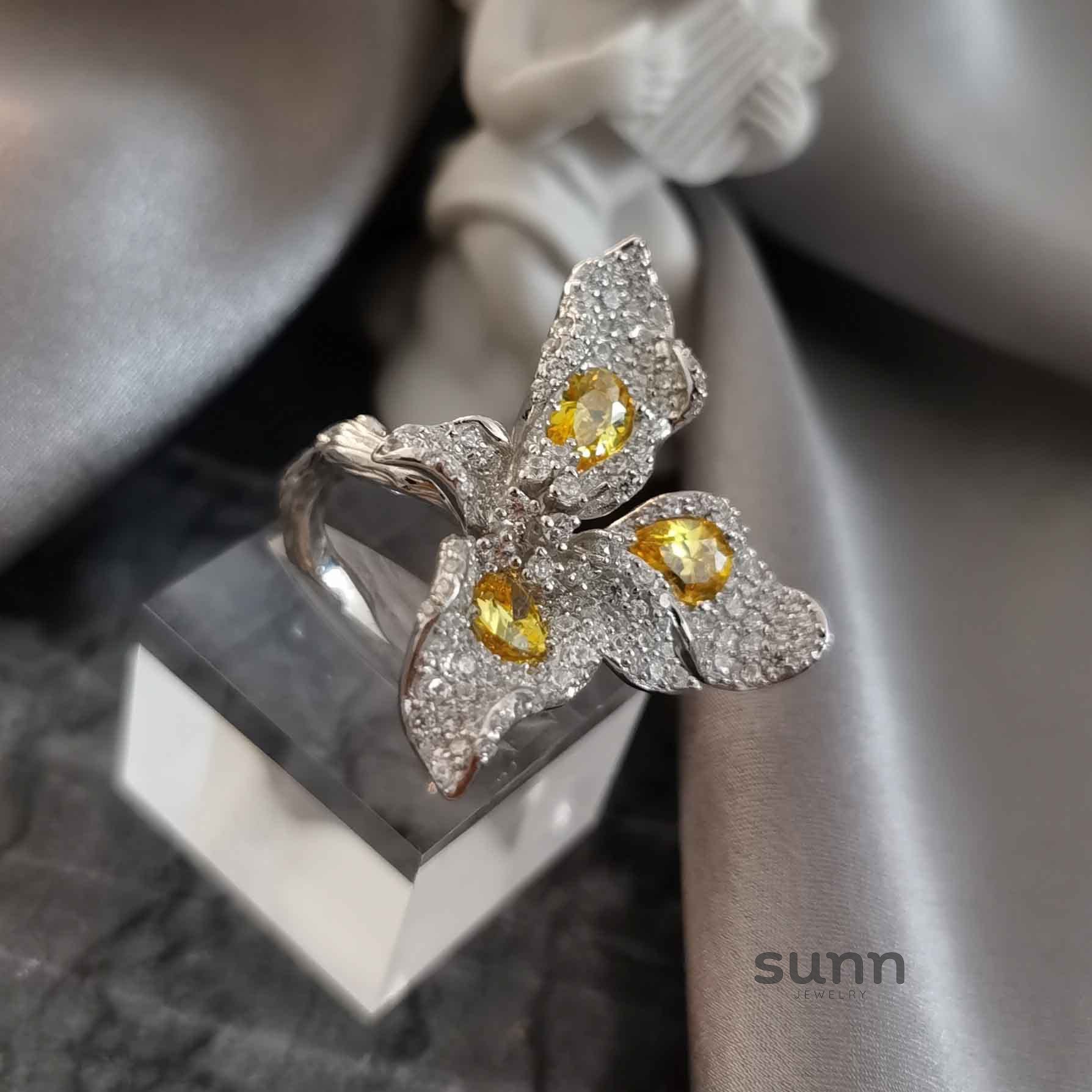 Ainsley Lace Pearl Ring [L0YAD5EL]