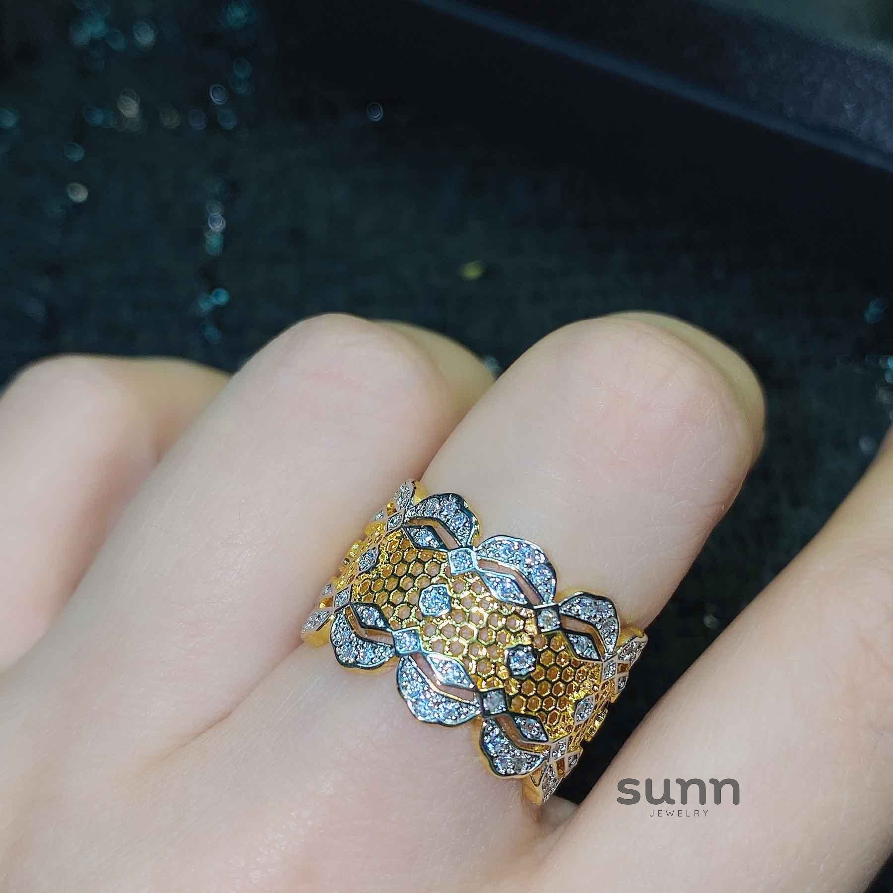 Ainsley Lace Pearl Ring [V83IN0CR]