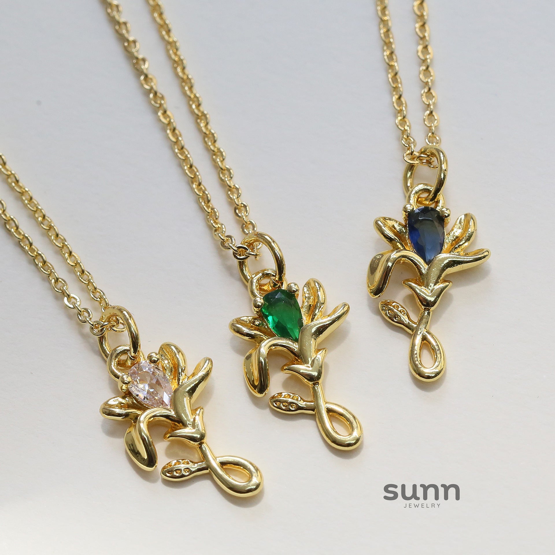 Ainslie Zircon Flower Necklace [HSJVVOKQ]