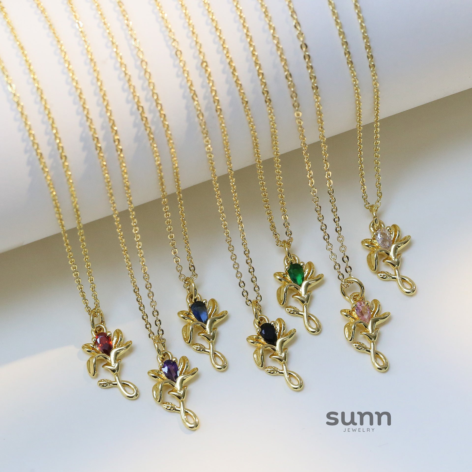 Ainslie Zircon Flower Necklace [3FJRWUUT]