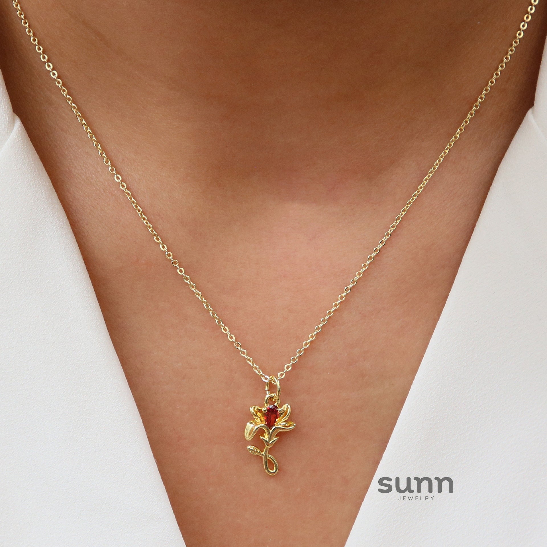 Ainslie Zircon Flower Necklace [9DNXXE5G]