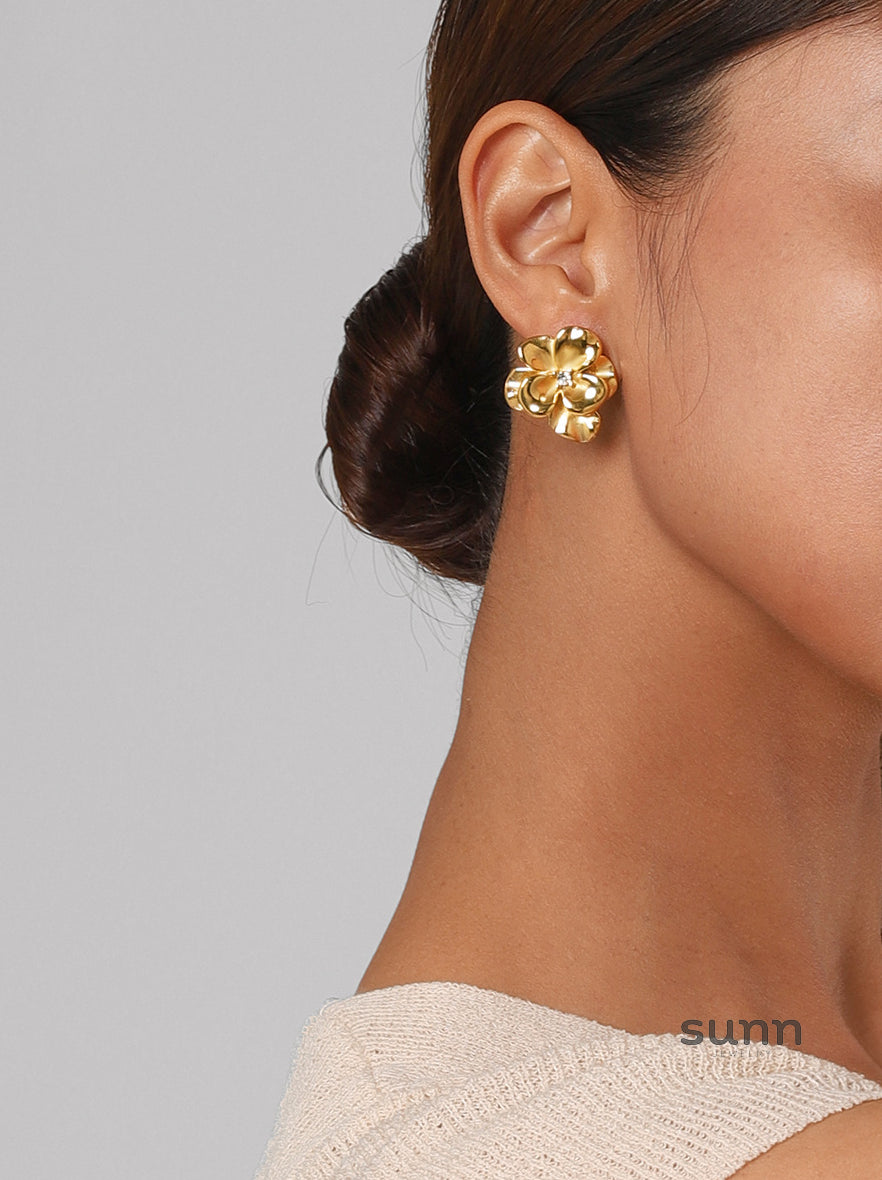 Aishani Elegant Flower Earrings [BWT4JJ3G]