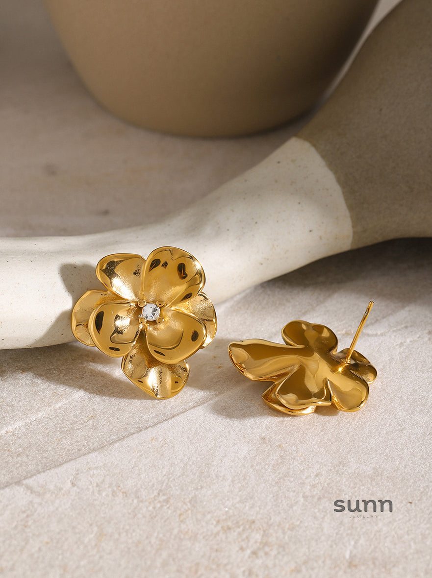 Aishani Elegant Flower Earrings [OJCWPOT1]