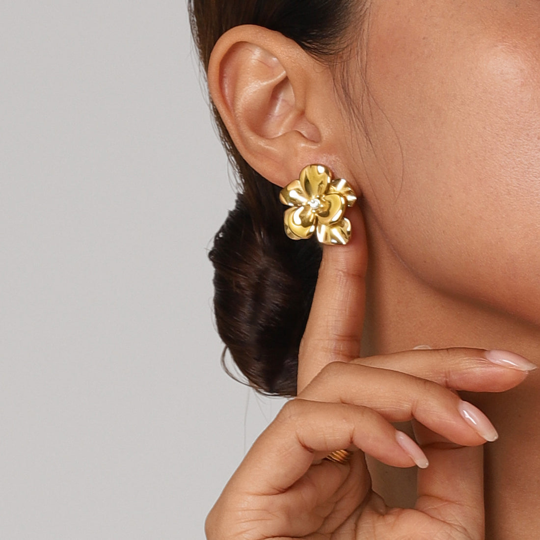Aishani Elegant Flower Earrings [4F05WMA6]