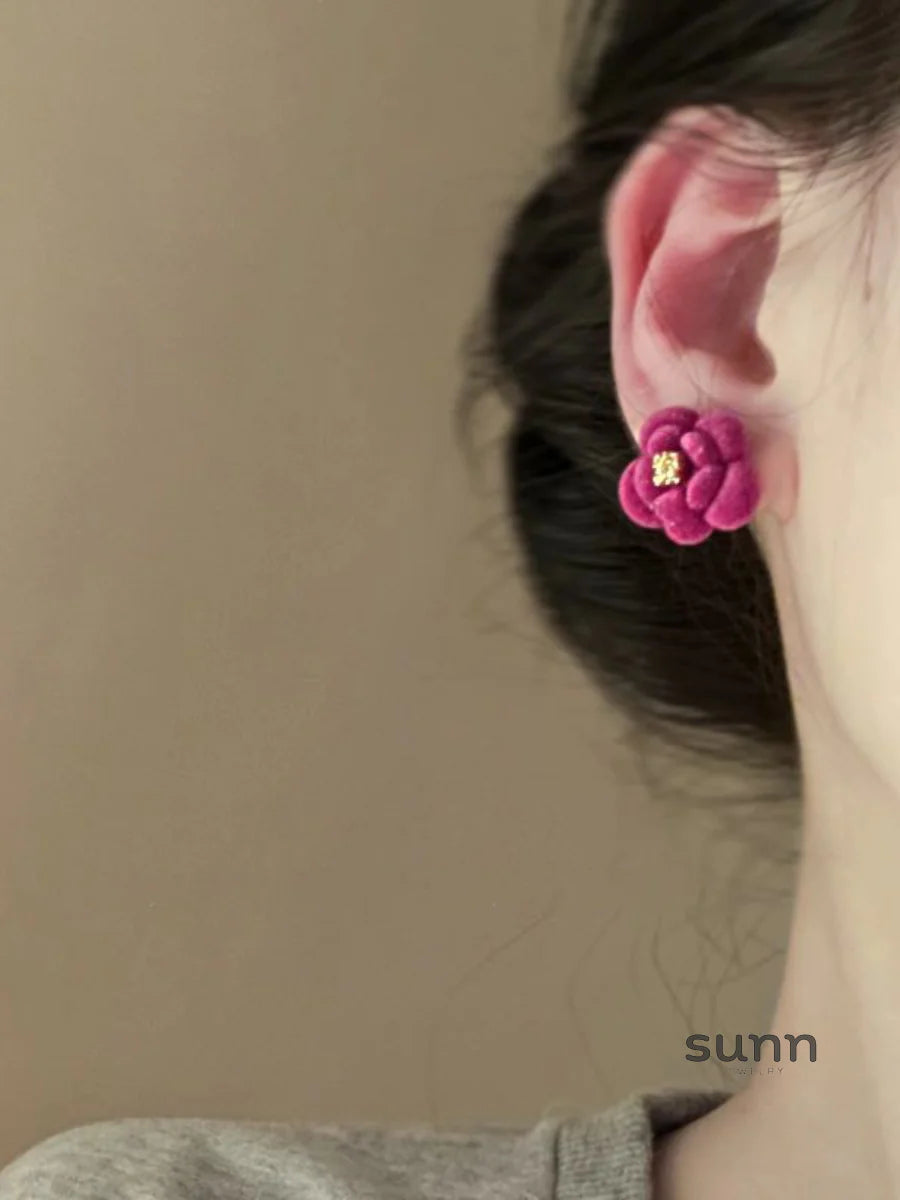 Aishani Starry Floral Ear Cuff