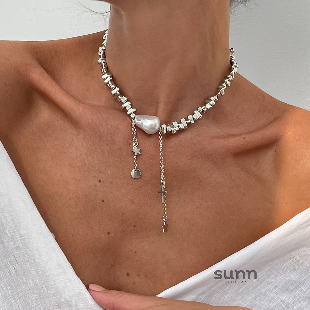 Aiya Irregular Pearl Heart Necklace [LM6C9BQ3]