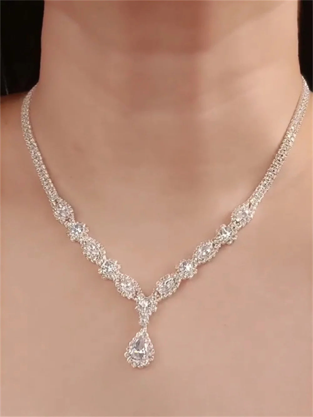 Aiyana Sparkling Waterdrop Set