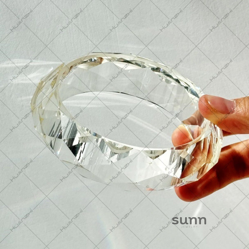 Aiza Exaggerated Facet Bangle [XA8KE417]