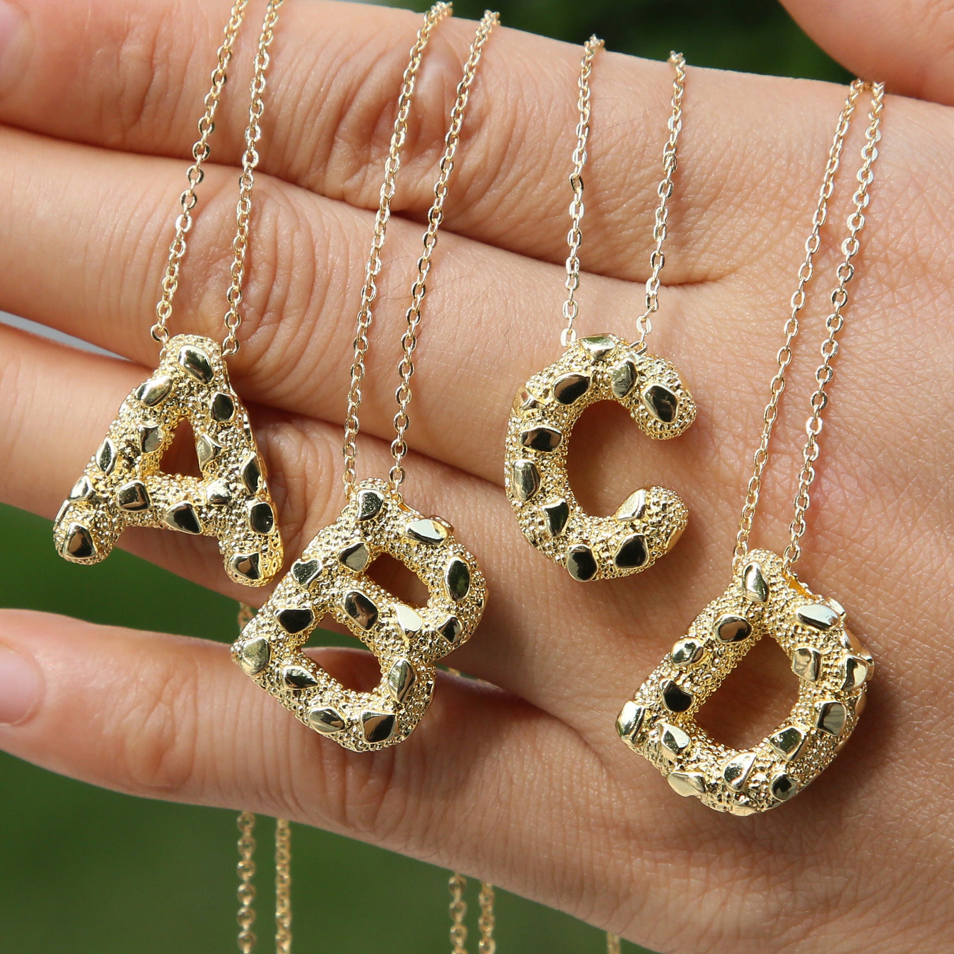 Akari Bubble Letter Necklace [IVD2NDIW]
