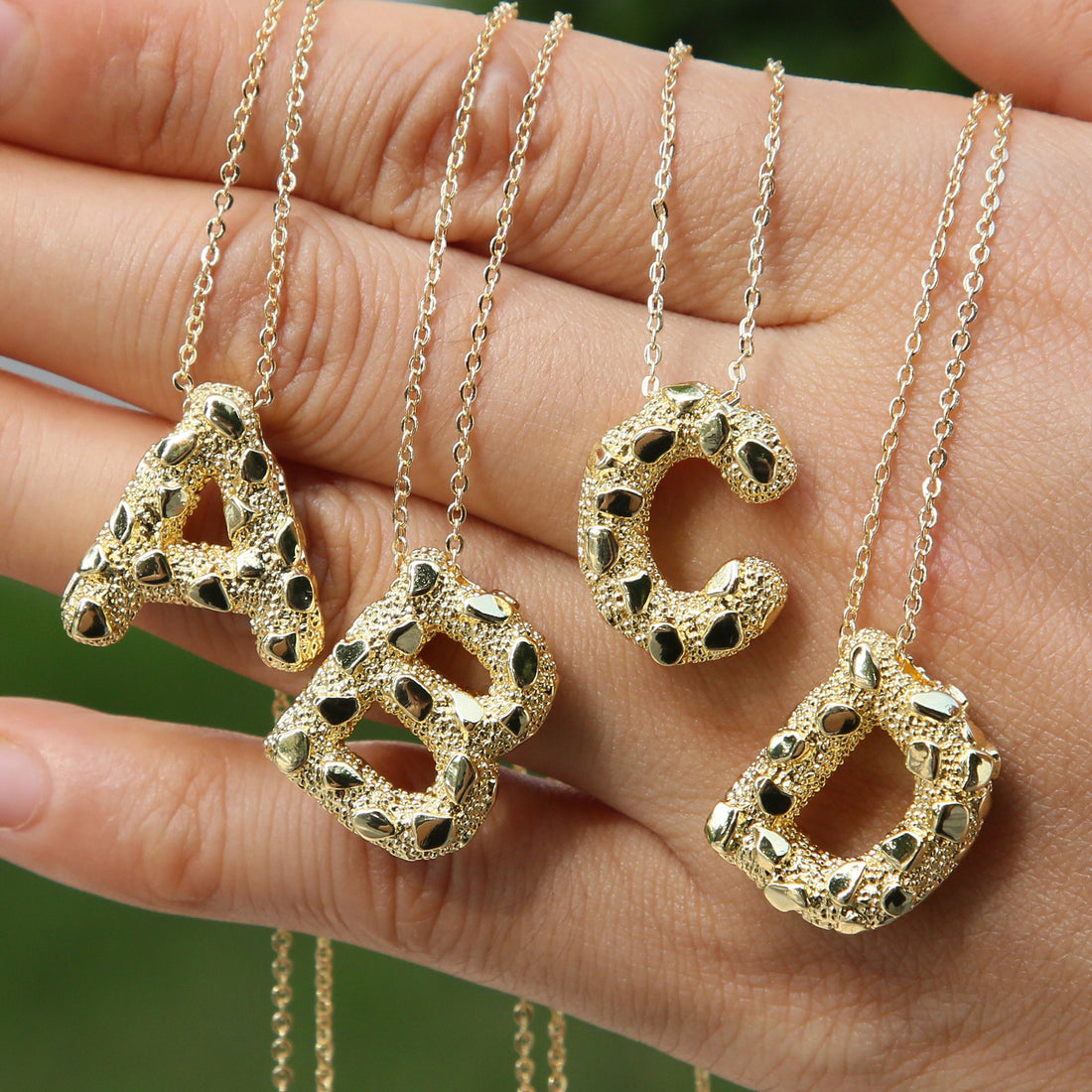 Akari Bubble Letter Necklace [IVD2NDIW]
