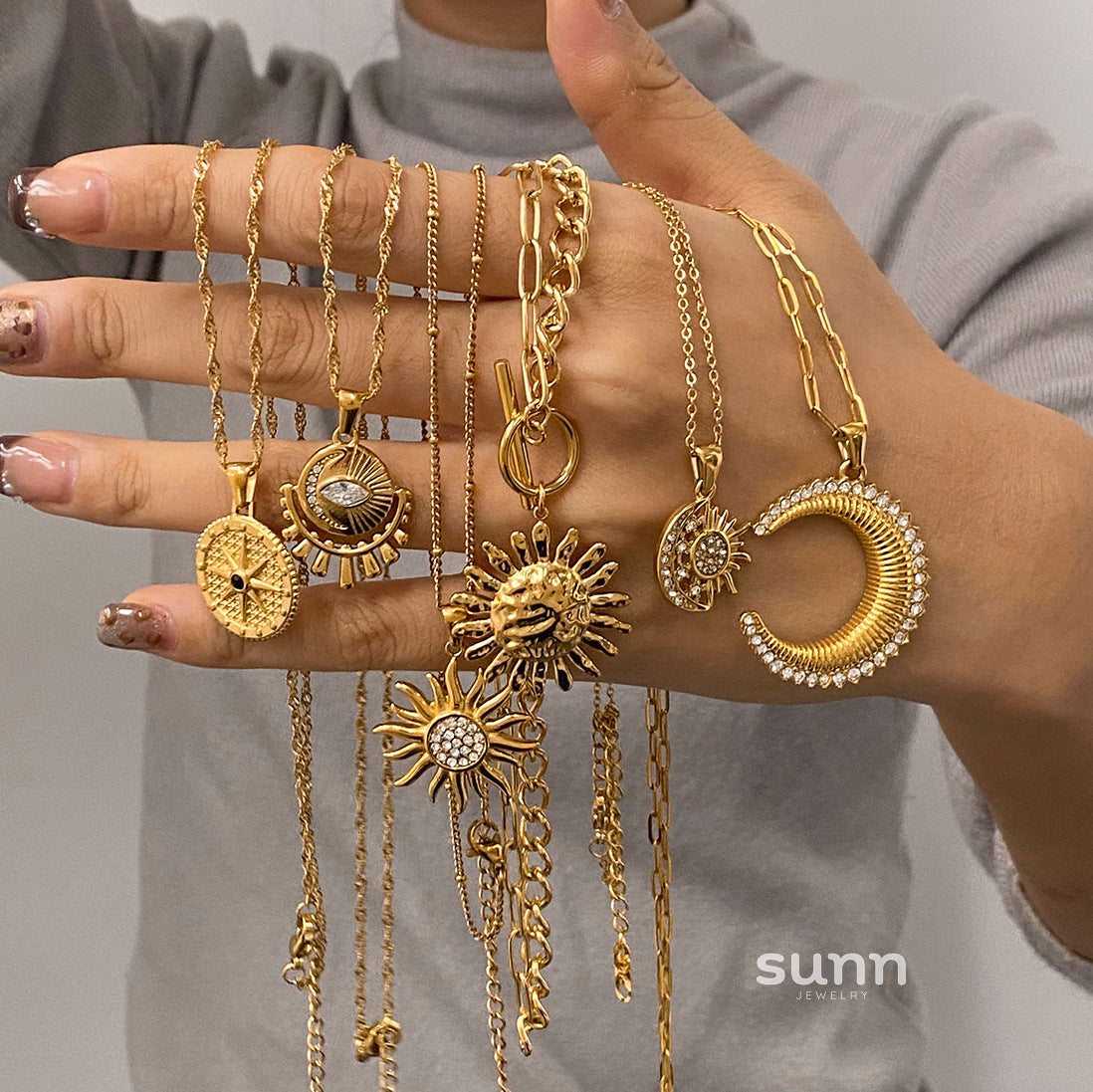 Akari Delicate Star Moon Necklace [Q50KHZEK]