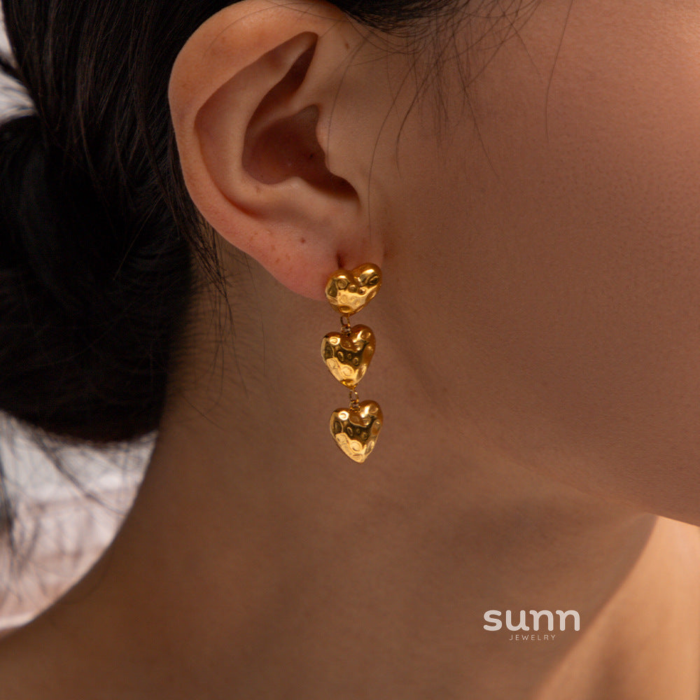 Akari Sculpted C-Hoop Earrings [EKGCGC5Z]