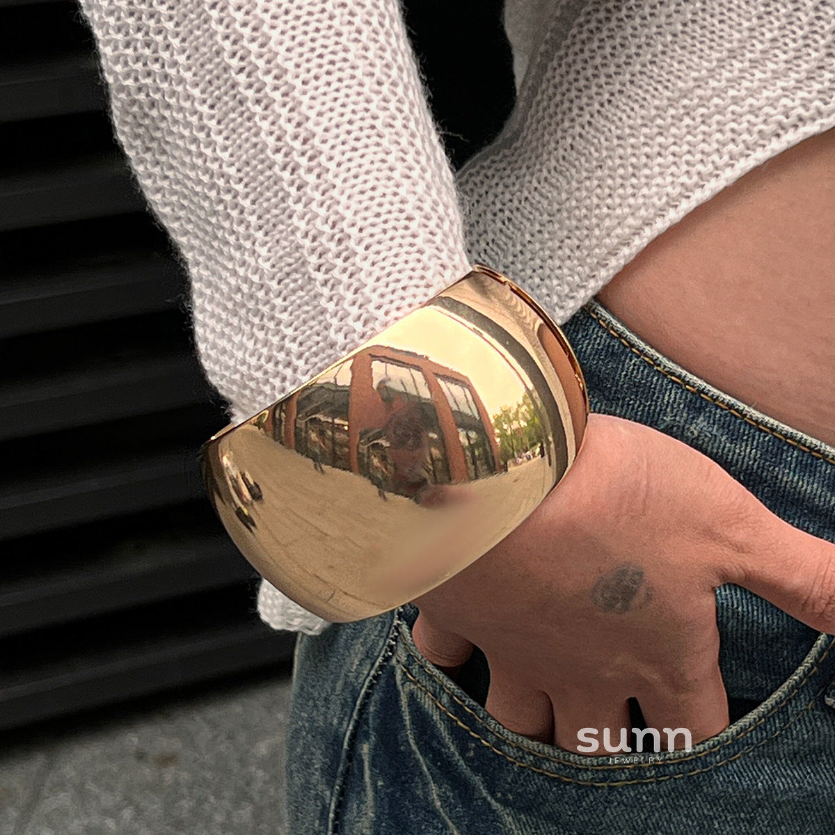 Akasha Bold Statement Bracelet [D1DFN1U1]