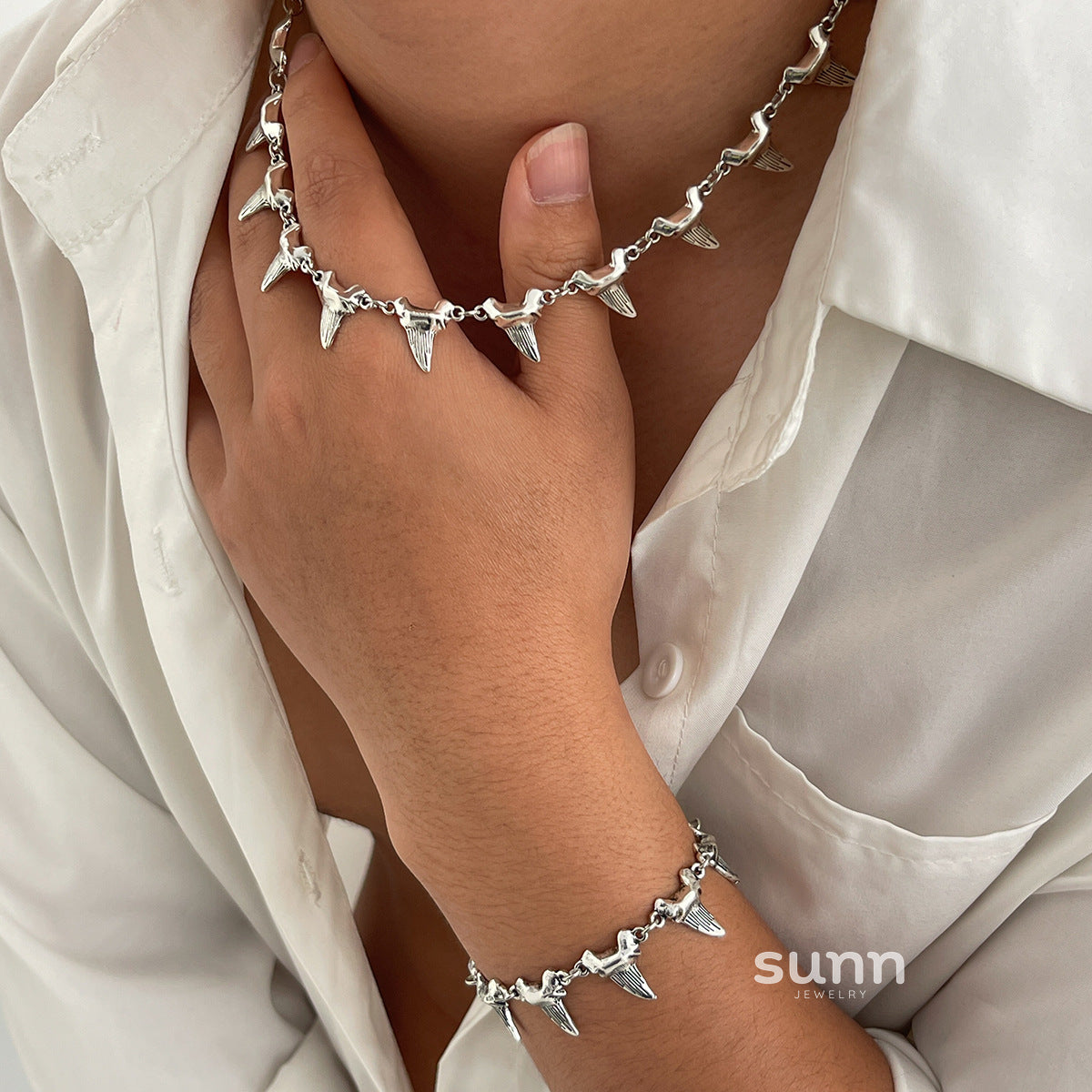 Akasha Statement Shark Necklace [1BLFOXJP]