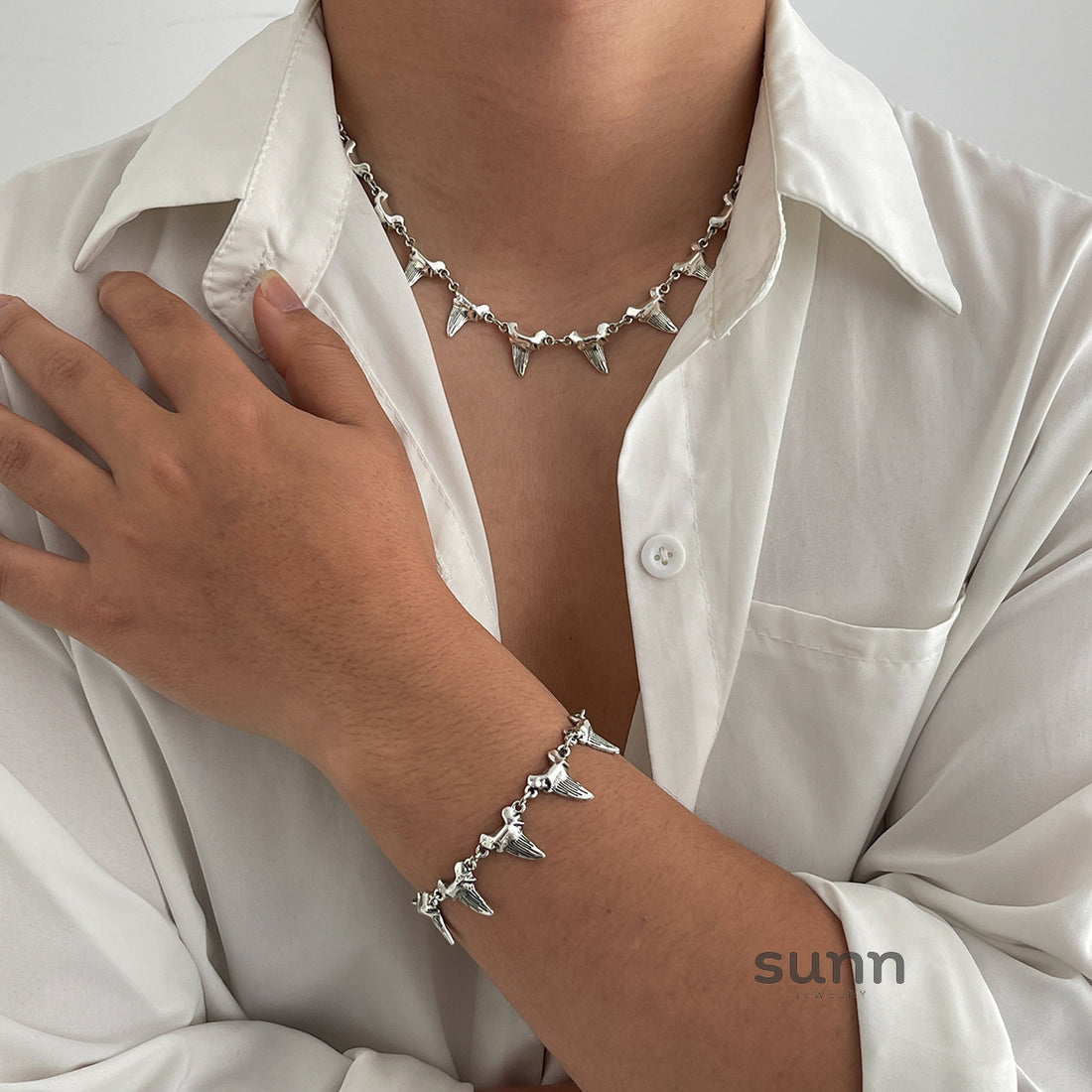 Akasha Statement Shark Necklace [403MJ4AN]