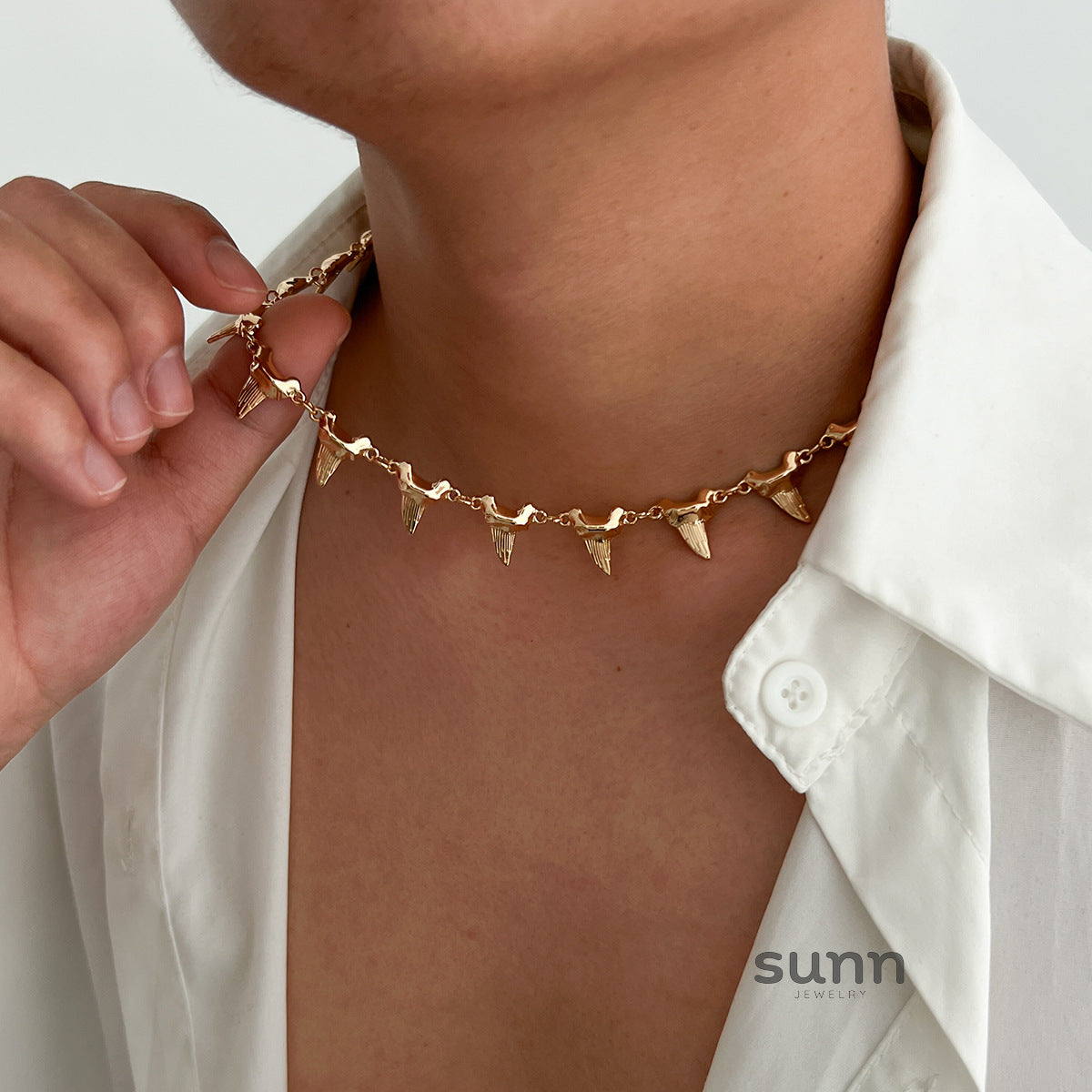 Akasha Statement Shark Necklace [7NKW8IUN]
