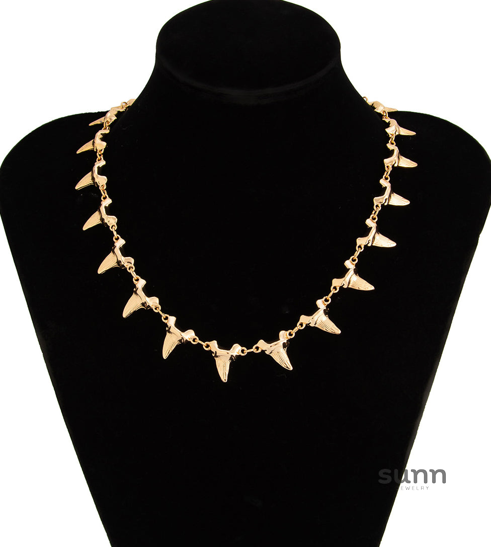 Akasha Statement Shark Necklace [L2V4UP5Y]