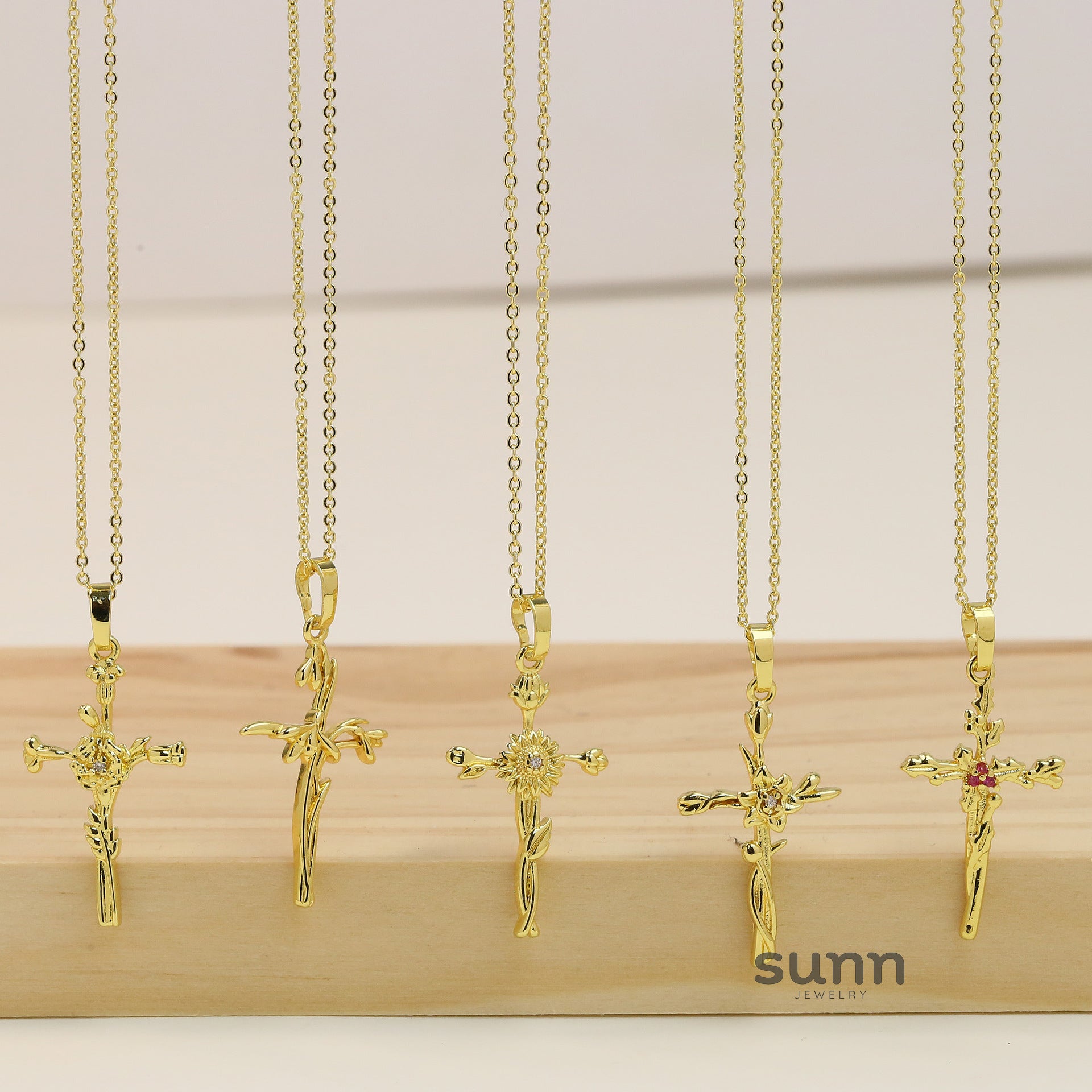 Alaiah Birth Flower Cross Necklace [VH4VJ2BV]
