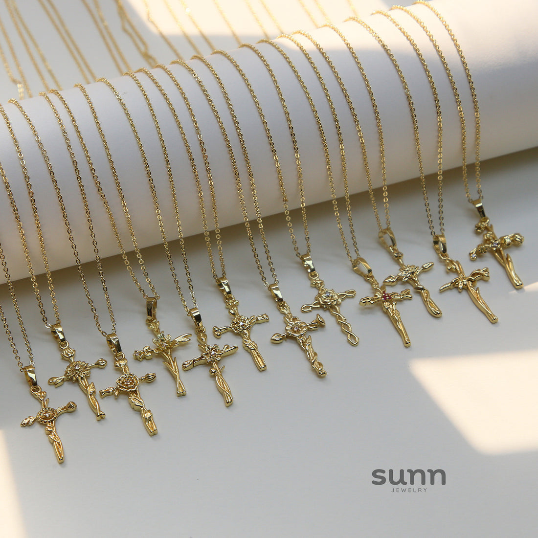 Alaiah Birth Flower Cross Necklace [QQDFAXPE]