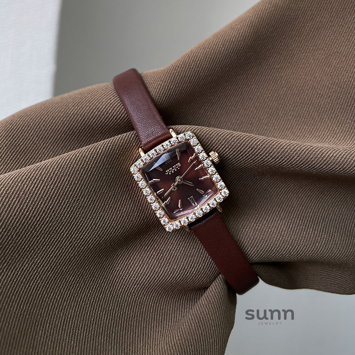 Alaina Square Leather Watch [VRY5LH5L]