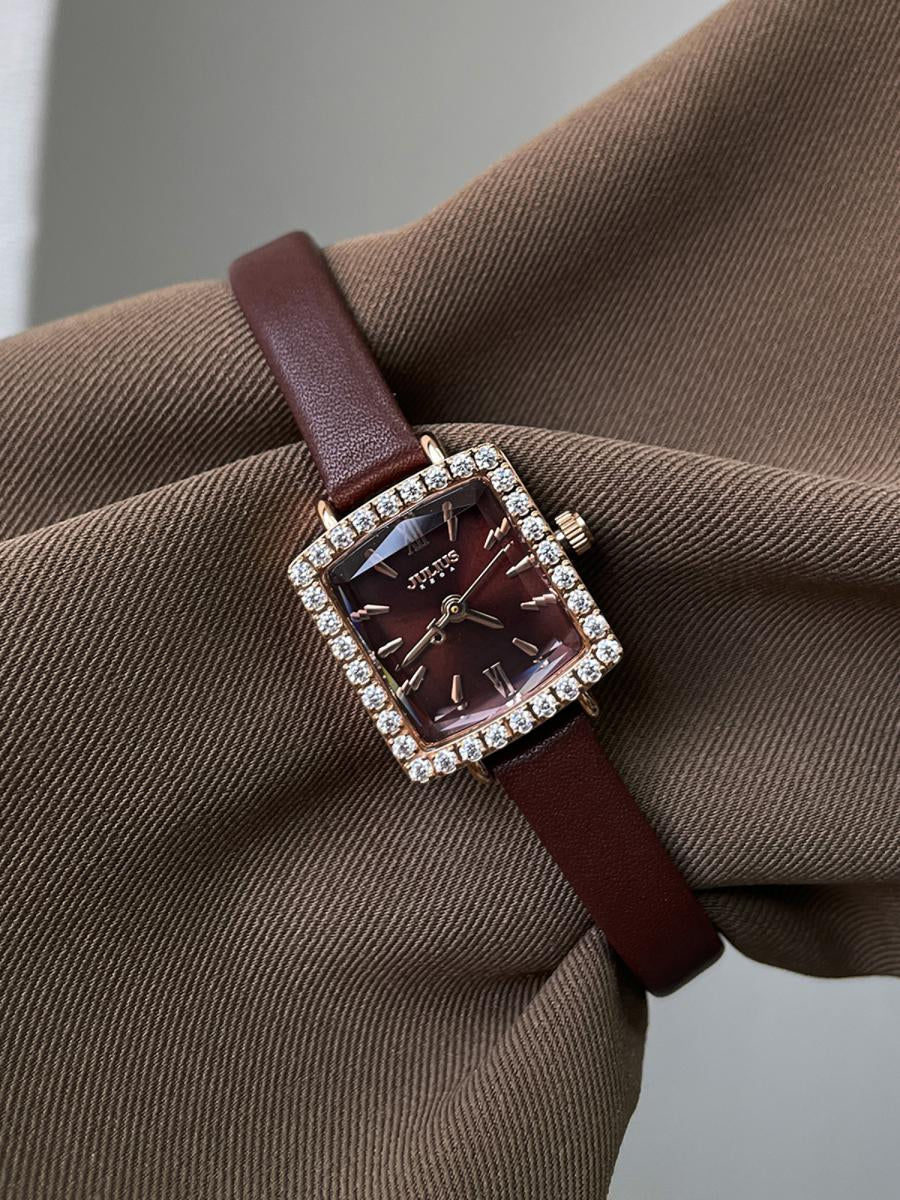 Alaina Square Leather Watch [VW3P52S2]