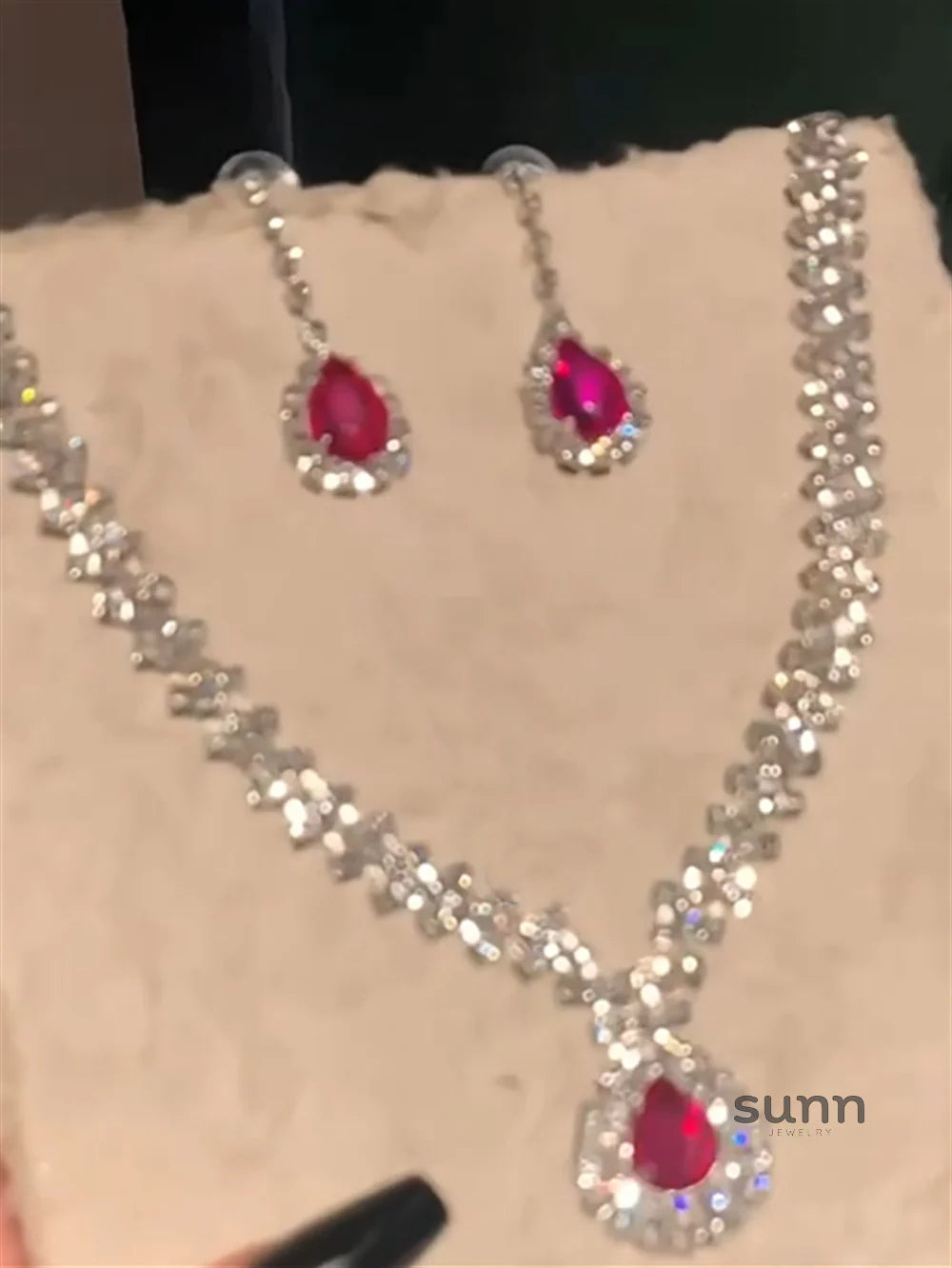 Alainna Waterdrop Rhinestone Choker