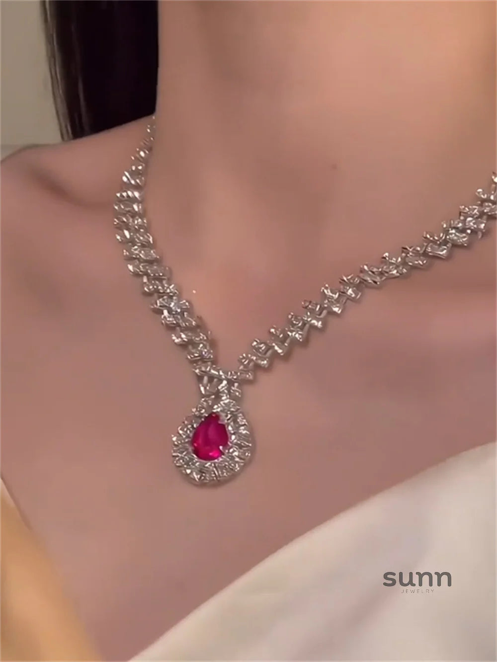 Alainna Waterdrop Rhinestone Choker