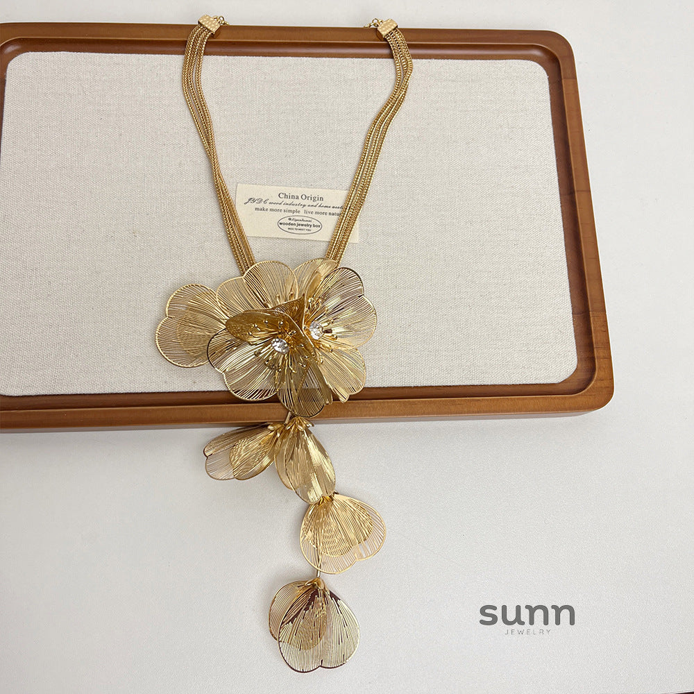 Alaiyah Golden Petal Set [RCX2CC6I]