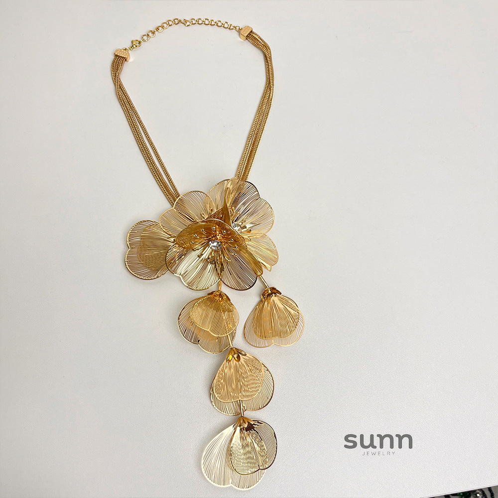 Alaiyah Golden Petal Set [K34VMOYC]